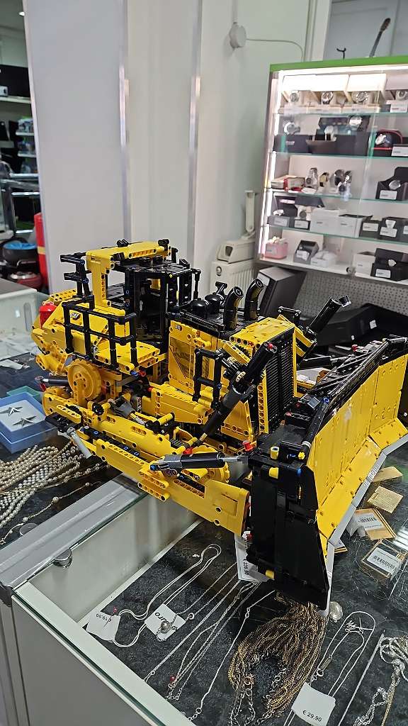 Lego Appgesteuerter Cat D11 Bulldozer | mit Originalverpackung | Mit Zubehör | Zustand: Wie Neu – Bild 2