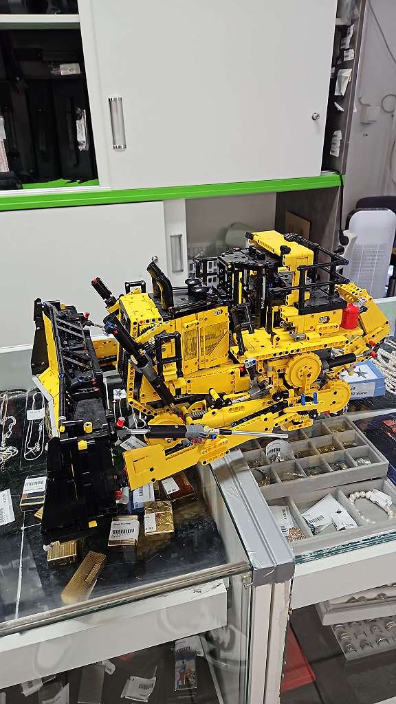 Lego Appgesteuerter Cat D11 Bulldozer | mit Originalverpackung | Mit Zubehör | Zustand: Wie Neu – Bild 3