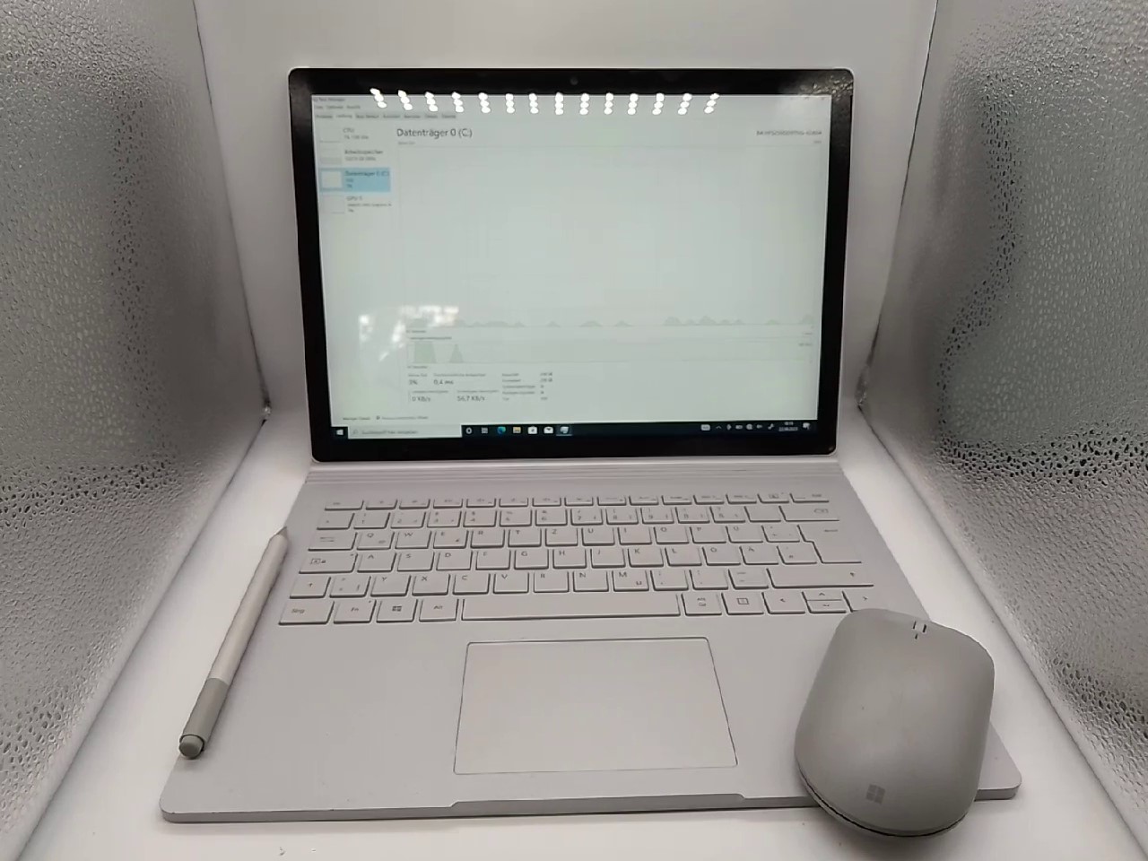 Microsoft Surface Book 2 | i5-8350U | 8GB RAM | 256GB SSD | Win10 mit PEN und Maus | Zustand: Sehr Gut