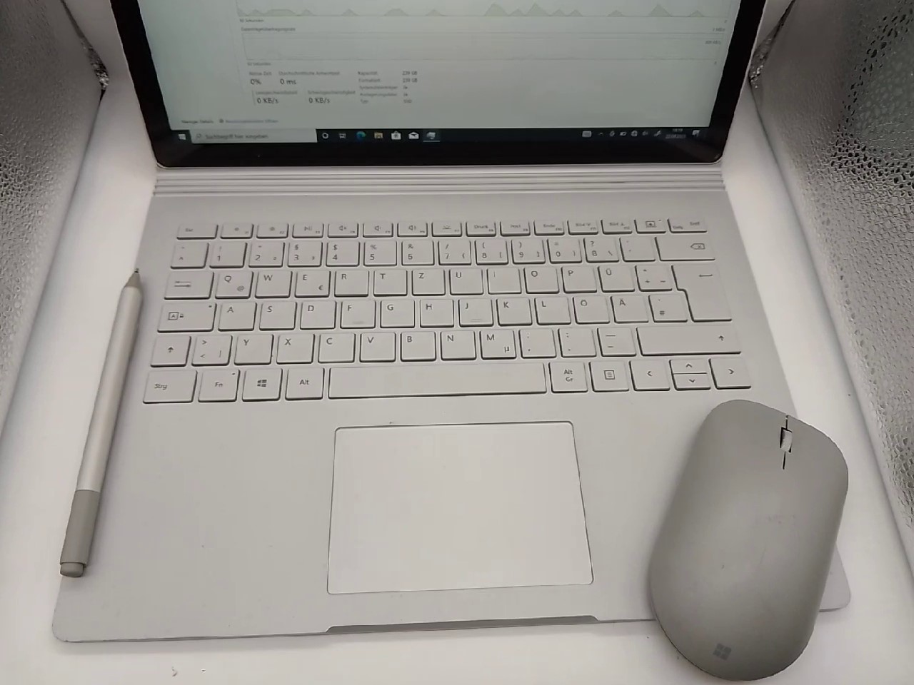 Microsoft Surface Book 2 | i5-8350U | 8GB RAM | 256GB SSD | Win10 mit PEN und Maus | Zustand: Sehr Gut – Bild 3