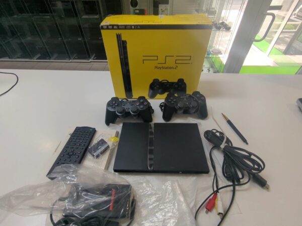 Playstation 2 Slim + 2 Controller  | Mit Verpackung  |  Fernbedienung  |  Anleitung  |  Zubehör | Zustand: Wie Neu | Farbe: schwarz