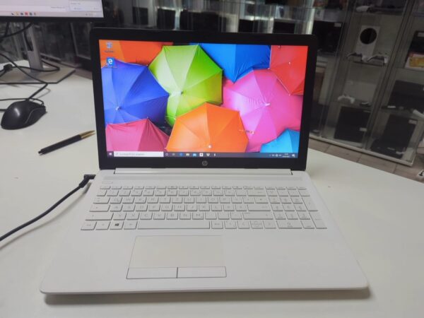HP 15 AMD A4-9125 Radeon R3 | 8 |00GB Ram  |  256GB SSD  |  Windows 10  |  DVD  |  USB  |  HDMI  |  15 Zoll  | Zustand: Sehr Gut