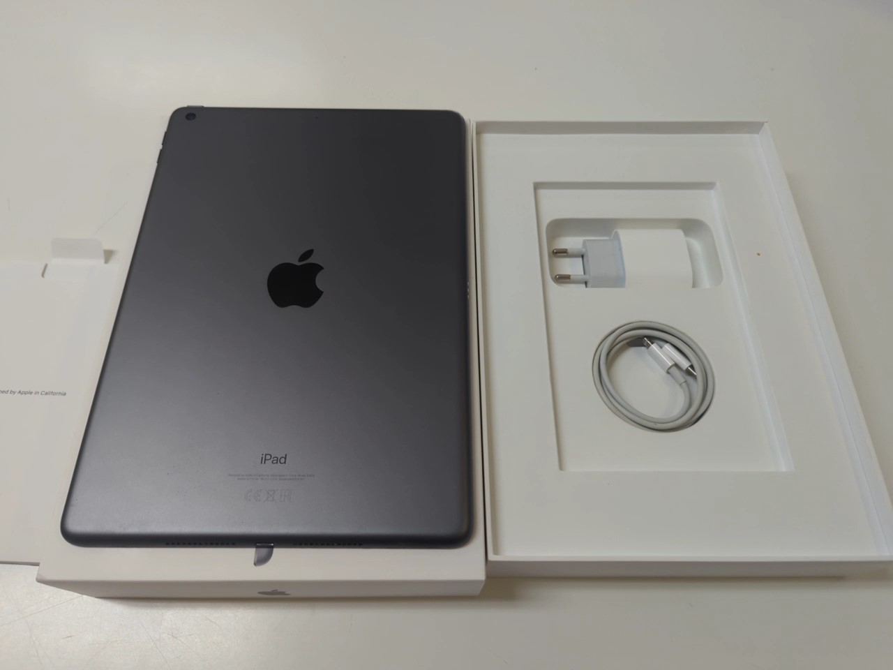 Ipad 9th Generation Wifi 64GB | Mit Verpackung | Ladegerät | Zustand: Gut – Bild 3