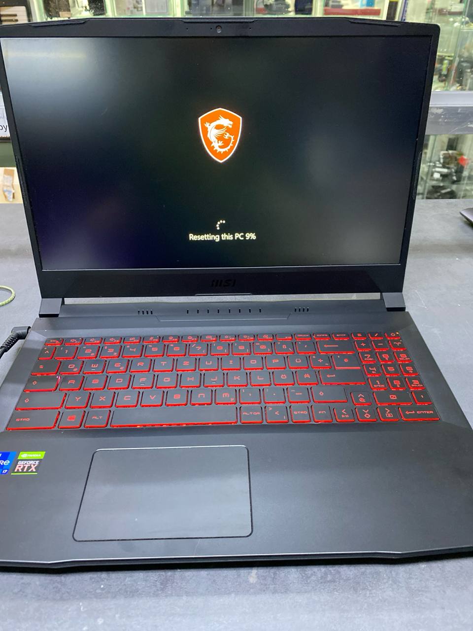 MSI Katana GF76 11UG-090 Core Black | Core i7-11800H | 16GB RAM | 512GB SSD | GeForce RTX 3070 | DE | Zustand: Sehr Gut