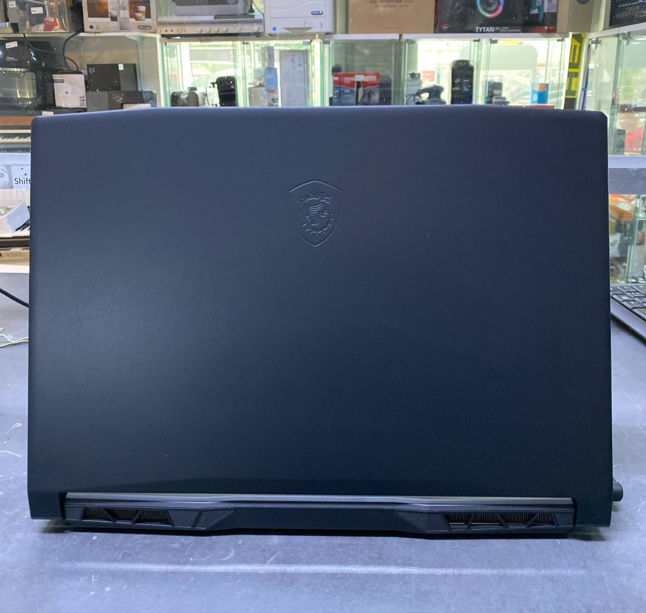 MSI Katana GF76 11UG-090 Core Black | Core i7-11800H | 16GB RAM | 512GB SSD | GeForce RTX 3070 | DE | Zustand: Sehr Gut – Bild 2