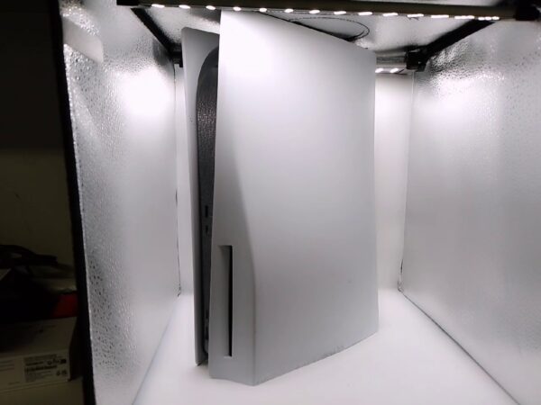 Sony PS5 825GB Disc Edition | mit Originalverpackung | Kleiner bruch im gehäuse! | Zustand:: Gut | Farbe: weiss – Bild 2
