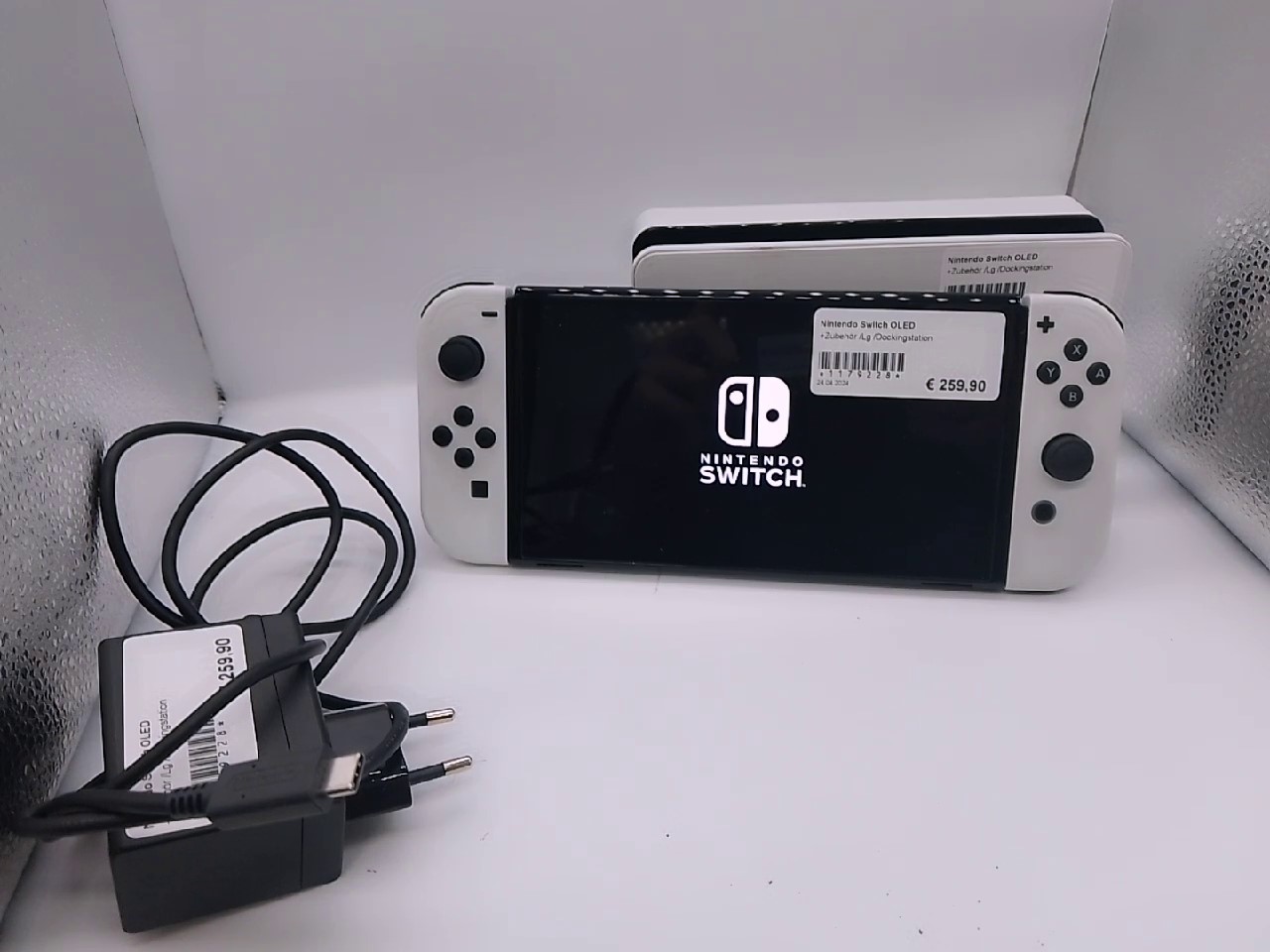 Nintendo Switch OLED | Ladegerät und Dockingstation | Zustand:: Sehr Gut | Farbe: weiss – Bild 2