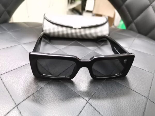 Prada  Sonnenbrille  | Hülle | Zustand: Sehr Gut – Bild 2