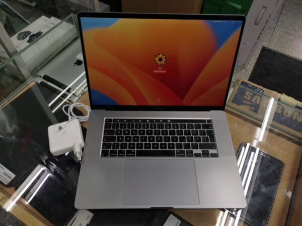 Macbook Pro 16 Zoll 2 3 Ghz 8 core I9 | 32  |  GB Ram 1 TB SSD  Ladezyklen 556 Batteriezustand   | noch Gut Mit Original Ladegerät  | Zustand: Gut