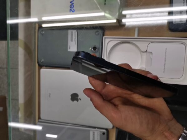 iPhone 15 Pro 256GB | mit Originalverpackung  |  Garantie
Gültig bis: 7 Mai 2025 Kleine Diele Auf Rahme  | SimLock: Frei | Zustand: Gut | Farbe: schwarz – Bild 2