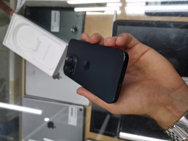 iPhone 15 Pro 256GB | mit Originalverpackung  |  Garantie
Gültig bis: 7 Mai 2025 Kleine Diele Auf Rahme  | SimLock: Frei | Zustand: Gut | Farbe: schwarz – Bild 5