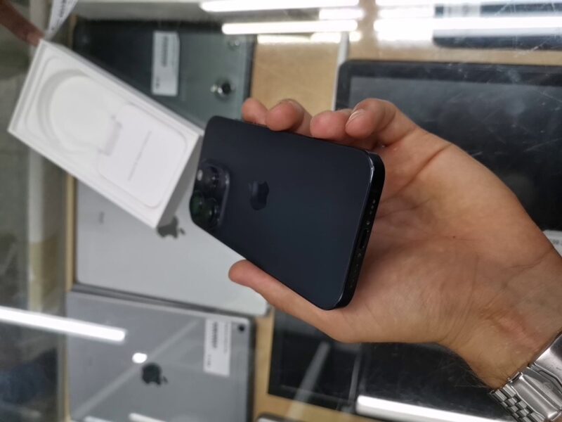 iPhone 15 Pro 256GB | mit Originalverpackung  |  Garantie
Gültig bis: 7 Mai 2025 Kleine Diele Auf Rahme  | SimLock: Frei | Zustand: Gut | Farbe: schwarz – Bild 5