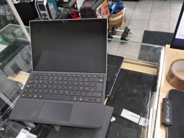 Microsoft Surface Pro 4 1724 i5-6300U  |  8.00 GB Ram .256 GB SSD. Windows 11  |  Mit ladegerät  | Zustand: Gut
