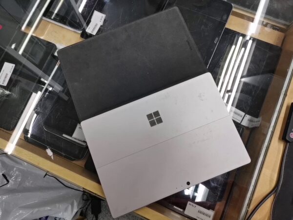 Microsoft Surface Pro 4 1724 i5-6300U  |  8.00 GB Ram .256 GB SSD. Windows 11  |  Mit ladegerät  | Zustand: Gut – Bild 3