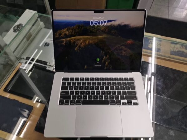 Apple Macbook Air 15 Space Gray M2 | 8 Core CPU  |  10 Core GPU | 8GB RAM
 512GB SSD  Engliche Tastatur ohne mit Ladegerät Garantie  Test1234
Gültig bis: 21 November 2024 Mit Ladegerät  | Zustand: Wie Neu