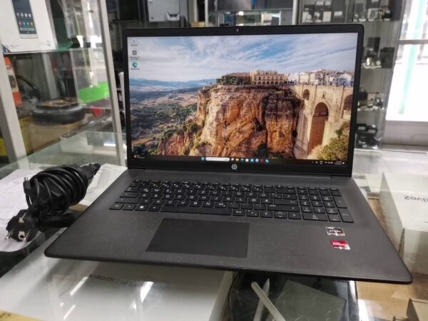 Hp  17-cp3xxx Ryzen 7 7730u | 16 GB RAM 1TB SSD Windows 11 Home mit mit Ladegerät | Zustand: Sehr Gut