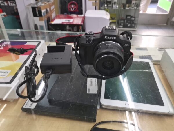 Canon Eos R100  | mit mit Ladegerät Mit Obiectiv 18-45 | Zustand: Sehr Gut – Bild 3