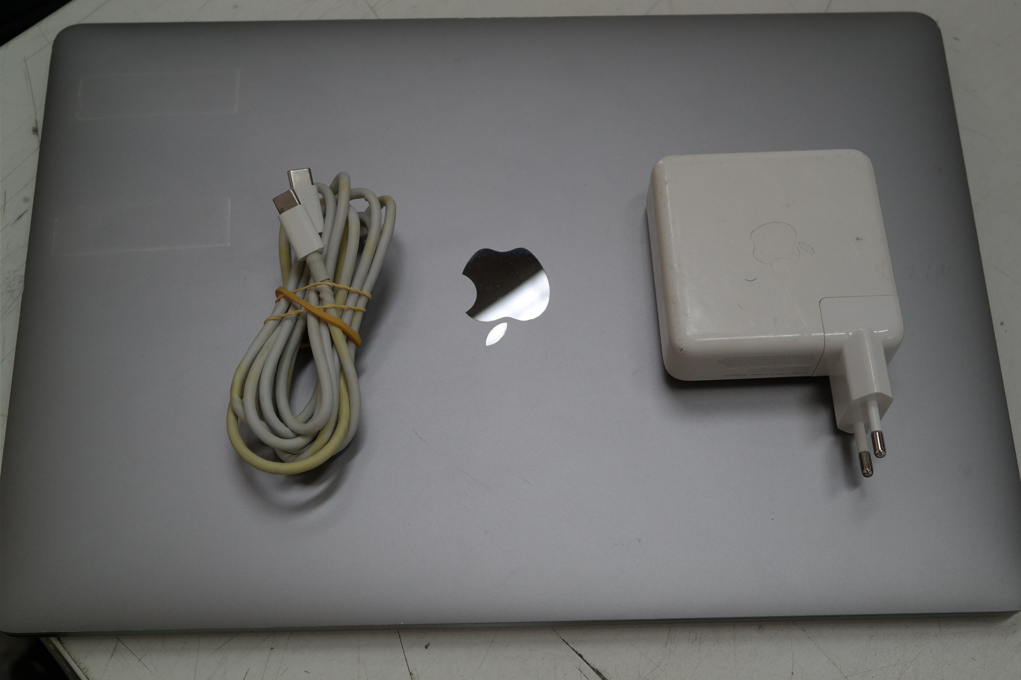Apple Macbook Pro 15.4" Space Gray(2018) | Core i9-8950HK | 16GB RAM | 1TB SSD | Radeon PRO Vega 20 | DE | Zustand: Sehr Gut – Bild 5