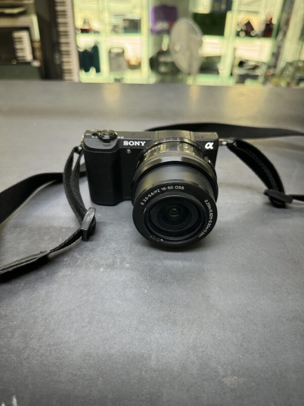 Sony Alpha A5100 digitale 24,3-MP |  mit Objektiv 16–50 mm E-PZ-OSS | Zustand: Sehr Gut