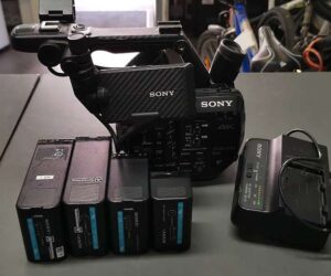 Sony PXW-FS5 Video Kamera  | 3x Akku und mit Ladegerät  | Zustand: Gut