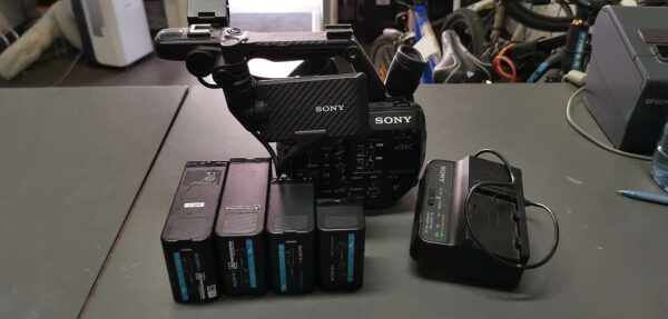 Sony PXW-FS5 Video Kamera  | 3x Akku und mit Ladegerät  | Zustand: Gut
