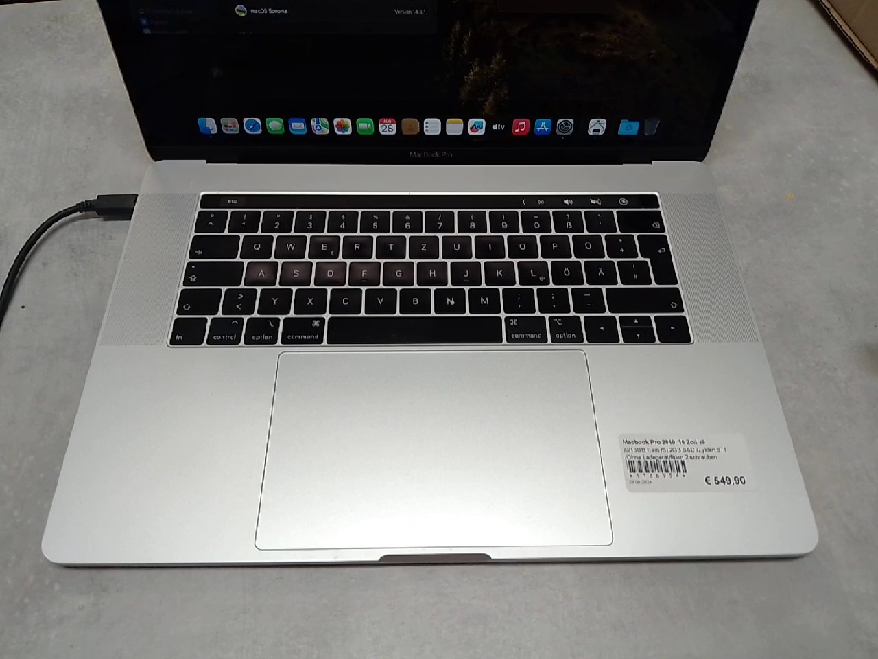 Macbook Pro 2019 16 Zoll | Core i9 | 16GB Ram | 512GB SSD | Zyklen 571 | Ohne Ladegerät | 2 Schrauben fehlen | Zustand: Gut – Bild 3