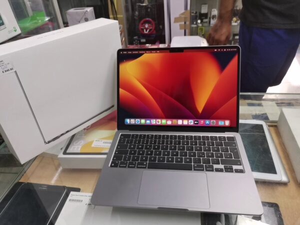 Apple Macbook Air M2 8GBRAM, 256GB | M2 8GB RAM | 256GB mit Originalverpackung LZ: 2 Nur Aufgemacht GARANTIE: Gültig bis: 11 Juli 2025 | mit org. Rechnung vom 11.07.2024 | Zustand: Wie Neu – Bild 2