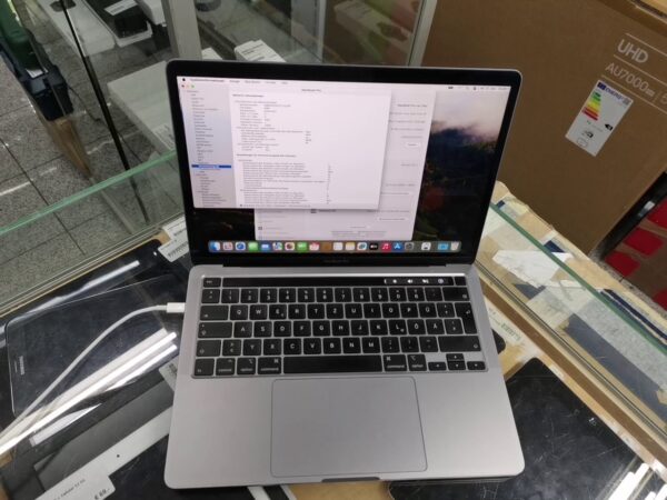 Macbook Pro (13 2020 Zwei Thunderbolt 3-anschlüsse) | 16 GB Ram 256 GB SSD 48 Ladezyklen Mit Ladegerät 12 Monate Garantie Pin Test1234 | Zustand: Sehr Gut – Bild 2