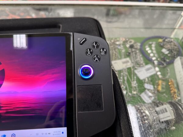 Legion Go 8apu1 | ohne ladegerät  | die rechte Seite joystick ist GEBROCHEN  | Zustand: Gut – Bild 2