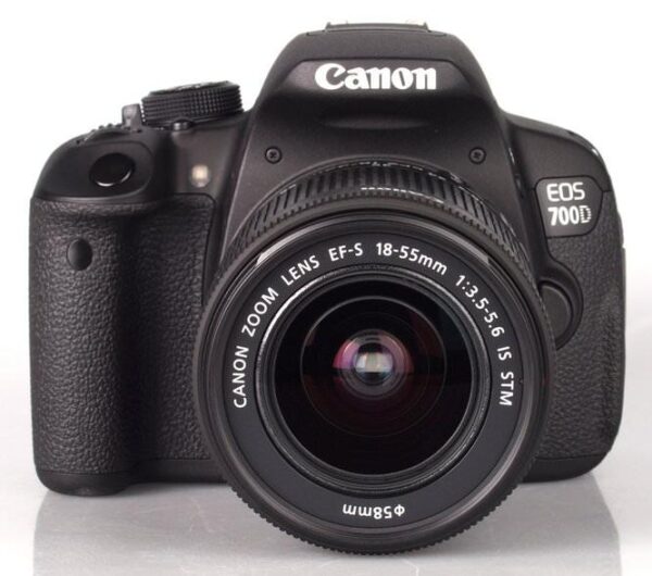 Canon Eos 700d + Kit 18-55mm | Mit Ladegerät  |  2 Akkus  |  Tasche | Zustand: Sehr Gut