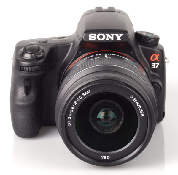 Sony Alpha A37 + Kit 18-55mm  | Mit Ladegerät  |  14000 Auslösungen  |  Mit Tasche  | Zustand: Gut