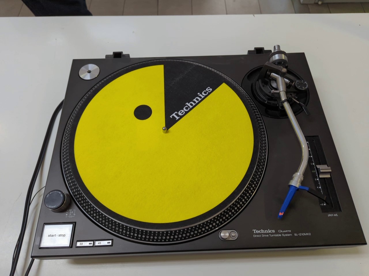 Technics Sl-1200mk2 | Nur Erdungskabel ein wenig angebissen | Perfekter Zustand | Zustand: Wie Neu – Bild 2