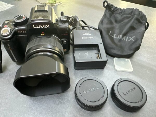 Panasonic Lumix DMC-GH2+ | Panasonic Leica DG Summilux 25mm f | 1.4 ASPH Mit mit Ladegerät  | Zustand: Gut