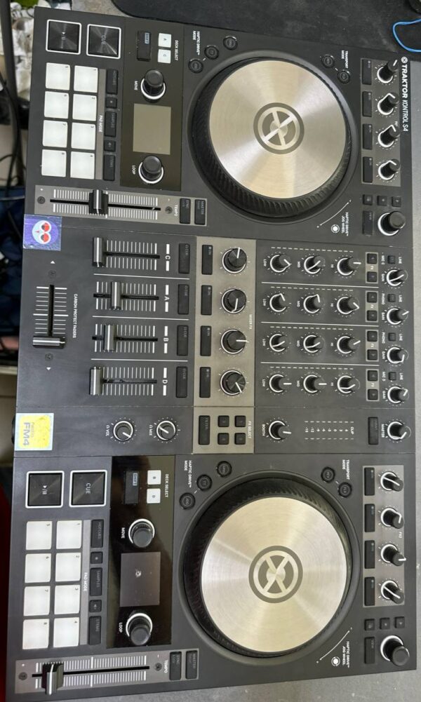 Native Instruments Traktor Kontrol S4 MK3 | Zustand: Sehr Gut – Bild 2