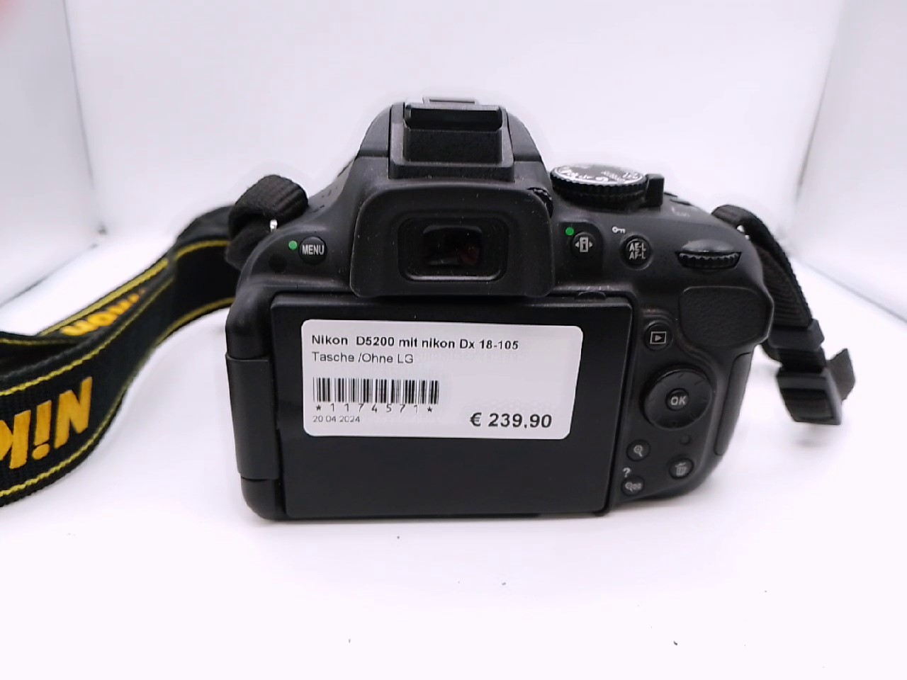 Nikon D5200 mit nikon Dx 18-105 | Tasche | Ohne mit Ladegerät | Zustand: Sehr Gut
