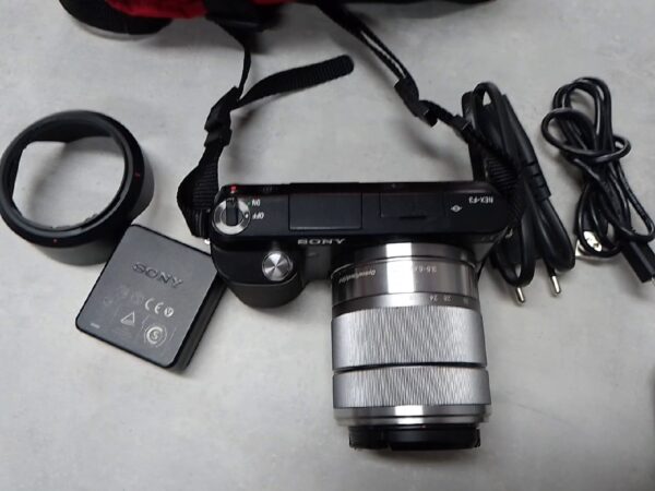 Sony Alpha Nex 3n Digitalkamera | mit 3.5-5.6 | 18-55 OSS Objektiv |  Tasche(rot) mit mit Ladegerät und Kabel  | Zustand: Sehr Gut