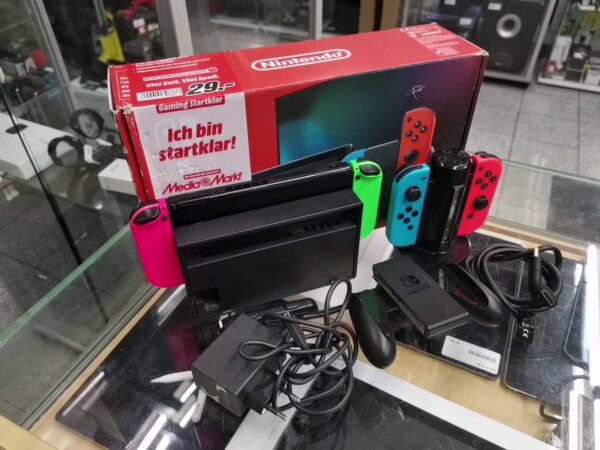 Nintendo Switch | mit Originalverpackung 2 Controller  | Zustand: Sehr Gut | Farbe: schwarz – Bild 4