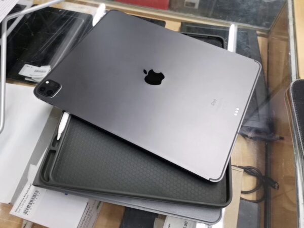 iPad Pro 12.9 128 GB (4th Generation) Wi-Fi + Cellular | Mit Hülle +Stift  | Zustand: Sehr Gut – Bild 2