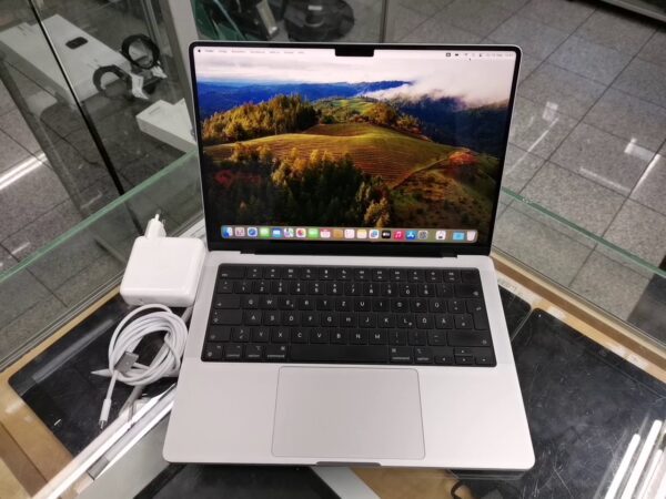 Macbook Pro 14-inch M3 Nov 2023 | 8 Core CPU 10 Core GPU 8GB RAM 512GB SSD Garantie  | 1- Ladezyklen 
Gültig bis: 31 Jänner 2025 mit Ladegerät  | Zustand: Wie Neu