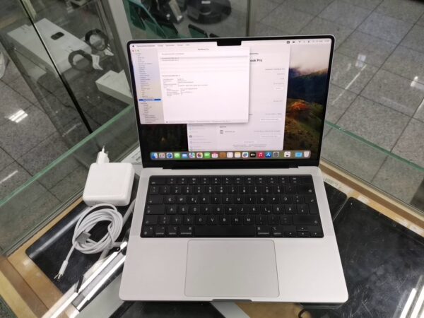 Macbook Pro 14-inch M3 Nov 2023 | 8 Core CPU 10 Core GPU 8GB RAM 512GB SSD Garantie  | 1- Ladezyklen 
Gültig bis: 31 Jänner 2025 mit Ladegerät  | Zustand: Wie Neu – Bild 2