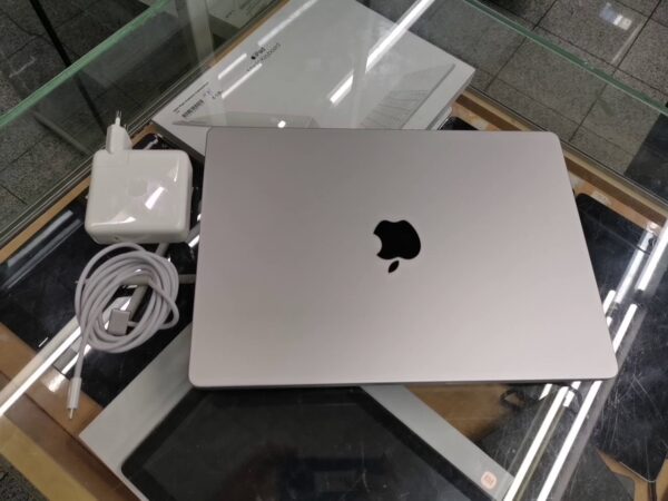 Macbook Pro 14-inch M3 Nov 2023 | 8 Core CPU 10 Core GPU 8GB RAM 512GB SSD Garantie  | 1- Ladezyklen 
Gültig bis: 31 Jänner 2025 mit Ladegerät  | Zustand: Wie Neu – Bild 3