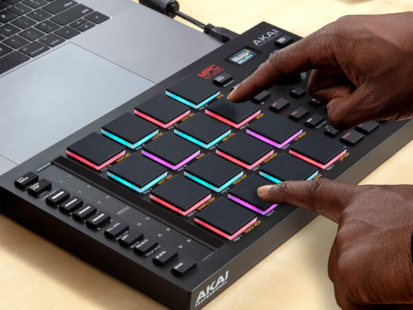 AKAI MPC Studio | mit Originalverpackung Leicht Gebraucht | Zustand: Sehr Gut – Bild 2