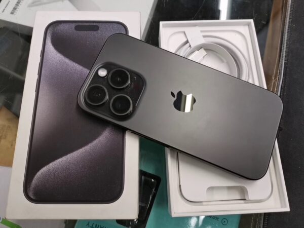 iPhone 15 Pro 128GB | mit Originalverpackung Batterizustand 100 % | SimLock: Frei | Zustand: Wie Neu | Farbe: schwarz – Bild 4