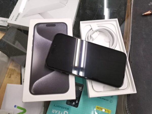 iPhone 15 Pro 128GB | mit Originalverpackung Batterizustand 100 % | SimLock: Frei | Zustand: Wie Neu | Farbe: schwarz – Bild 5