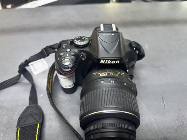 Nikon D5200 inkl. AF-S Nikkor 18-55mm | Objektiv MIT mit Ladegerät
Tasche swartz | Zustand: Sehr Gut – Bild 4