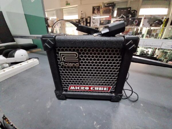 Roland Micro Cube Verstärker | mit Adapter | Zustand: Sehr Gut – Bild 2