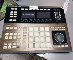 Native Instruments Maschine Studio  N1 | inkl. Adapter | Zustand: Sehr Gut