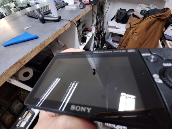 Sony Alpha 5000 Digitalkamera | mit Originalverpackung | mit Objektiv AF E 16-50mm 3.5-5.6 OSS PZ | Display hat eine Kratzer (sieh Foto 5) | Zustand: Gut – Bild 5