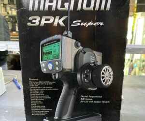 Futaba 3PKS 3-Kanal Black Super Radio | Synthesized Radio System (No Servos) 75MHz. mit Originalverpackung | Zustand: Wie Neu