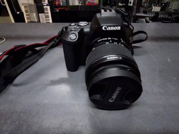 Canon Eos 250 mit Objektiv | EF-S 18-55mm f | 3.5-5.6 III mit 2Akkus+ mit Ladegerät mit 
Tasche schwarz  | Zustand: Sehr Gut – Bild 2